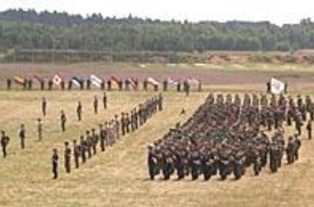 Gamta pažabojo milžiniškus karinius mokymus 