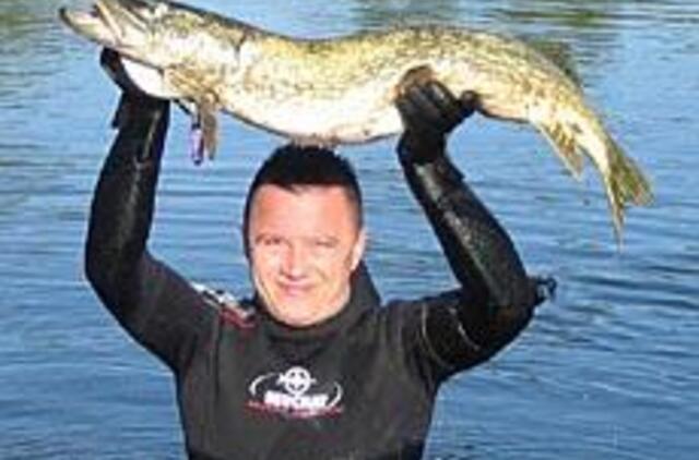 Ilga minutė po vandeniu - surasti ir nušauti žuviai 