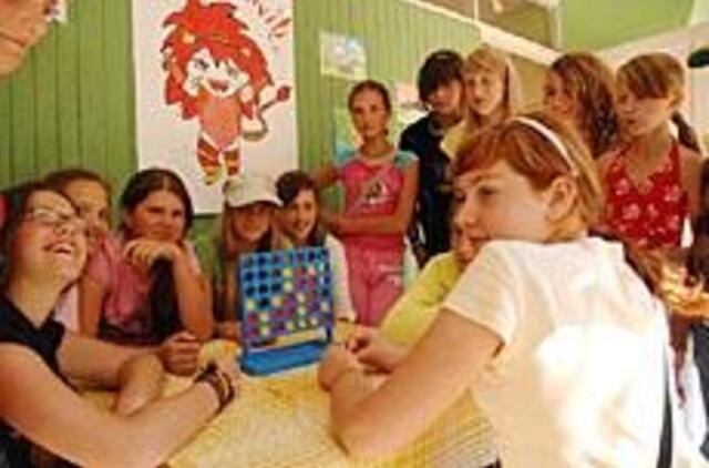 Nuo lietaus stovyklos ginasi renginių virtine 