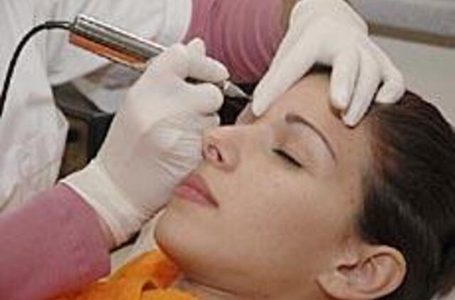 Įsiverti papuošalo - su raštišku tėvų sutikimu 