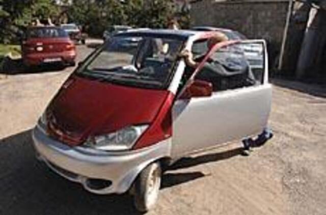 Bevardis mažylis iš "monstrų" garažo