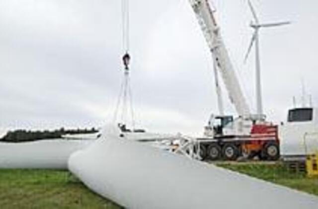 Pirmasis vėjo jėgainių parkas šluojamas nuo žemės paviršiaus 