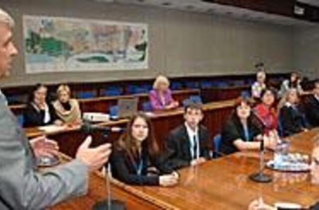 Mokiniams - verslo ir politikos pamokos 