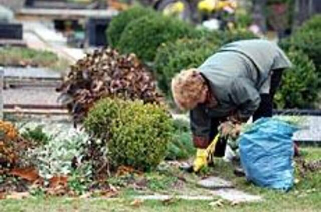 Emigrantai per Vėlines ašaras lieja prie nuotraukų 