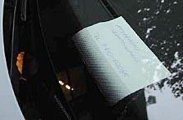 Problemą išsprendžia raštelis už stiklo