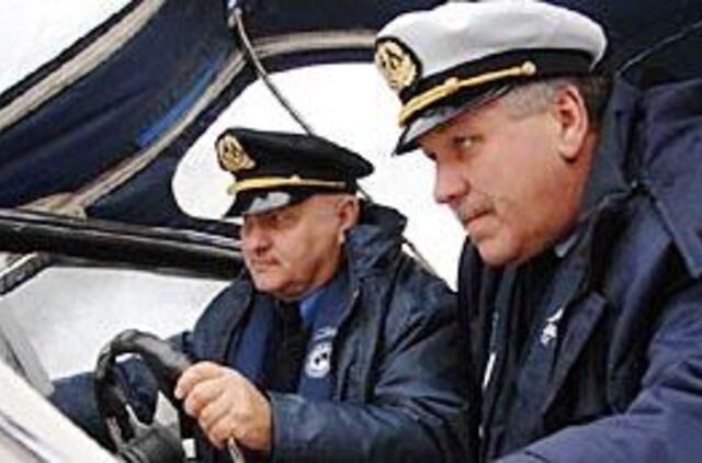 Inspektoriai Kuršių mariose pažadino miegojusį žvejį 