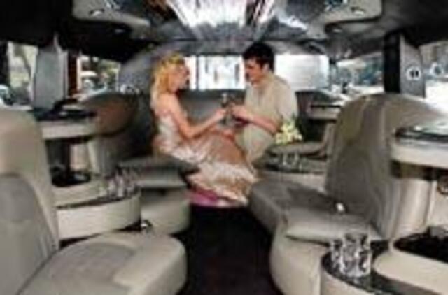 Limuzinai - jau ne tik verslininkui, bet ir studentui