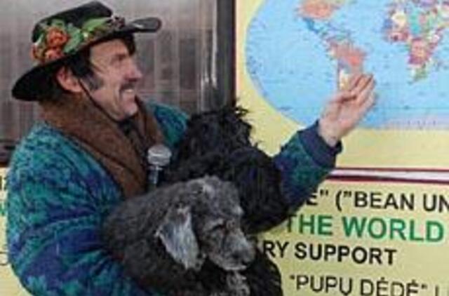 Keistuolis išsirengė aplink pasaulį