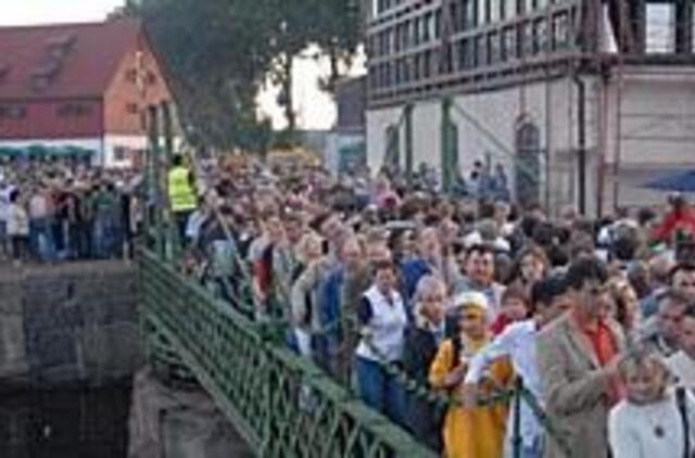 Mažas tiltelis griauna didelius planus 