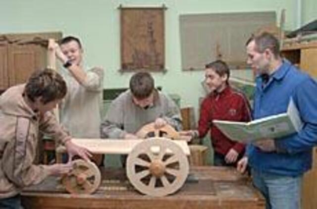 Lietuvos mokymo įstaigos ir toliau moteriškėja