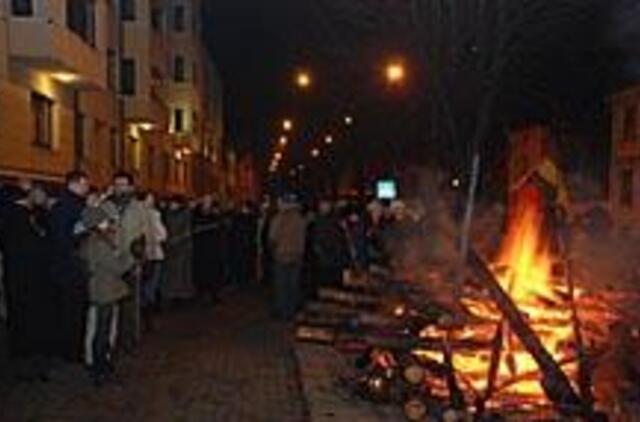 Prie laužo - daugiau dainų nei kalbų