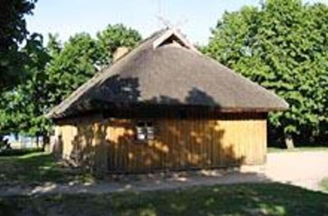 Šalia delfinų terapijos centro - senovinis kaimas