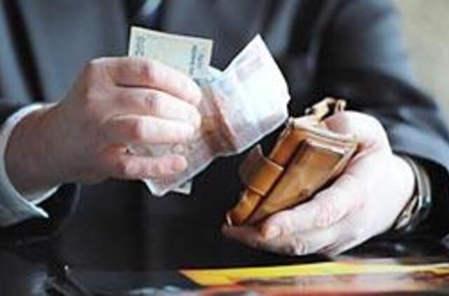 Valstybės tarnautojams - permatomas pinigines 