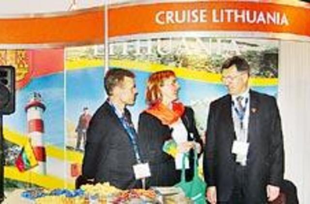 Reikalaujama laivų su žole apželdintais deniais 