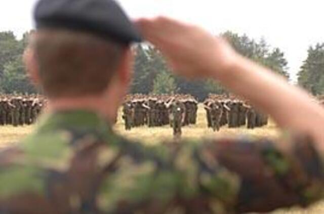Politikų atžaloms šauktinio duona sprangi