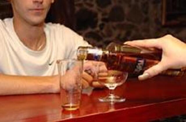 Lietuviai nebeperka kavamalių, bet geria brendį