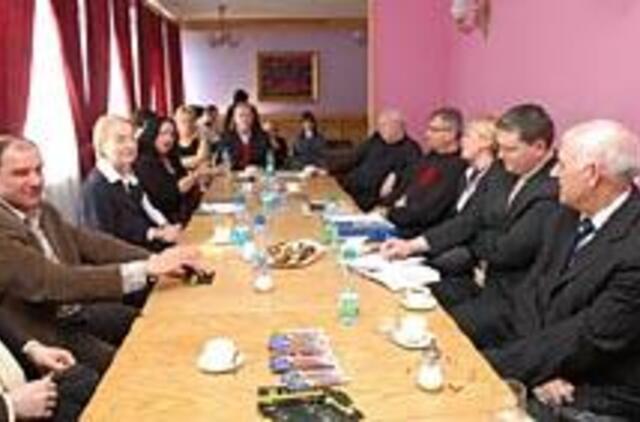 Muzikinis teatras pradeda skambinti varpais