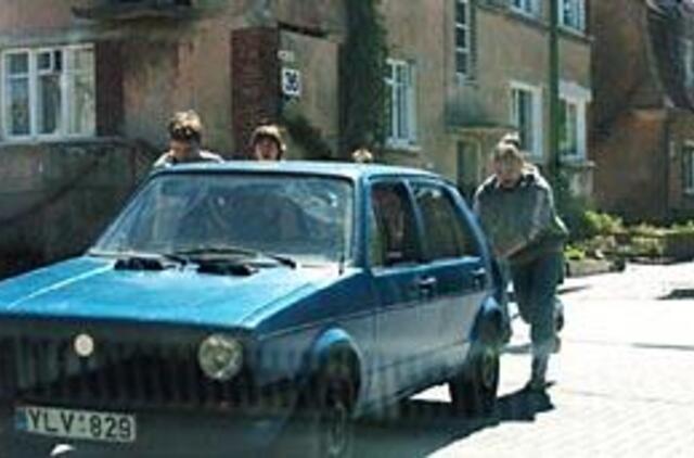 Pradedantieji vairuotojai egzaminų nelaikys