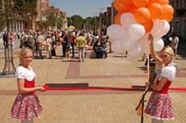 Alėja baigta, suoliukai - dar ne