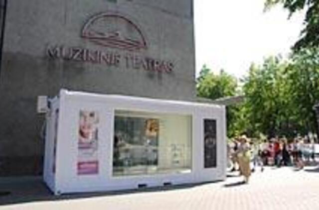 Atgimimo aikštę pardavė už grašius 