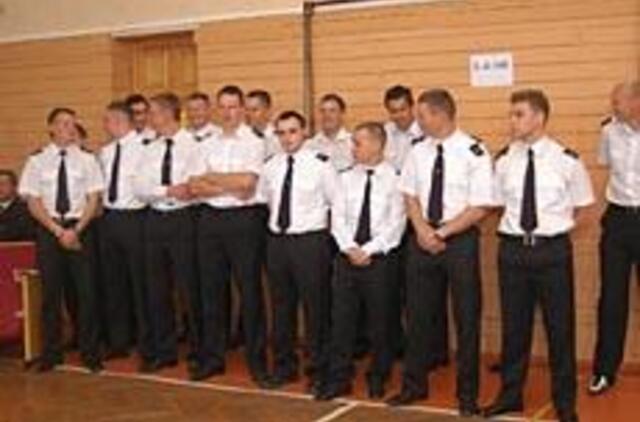 Diplomus gavo per 200 absolventų