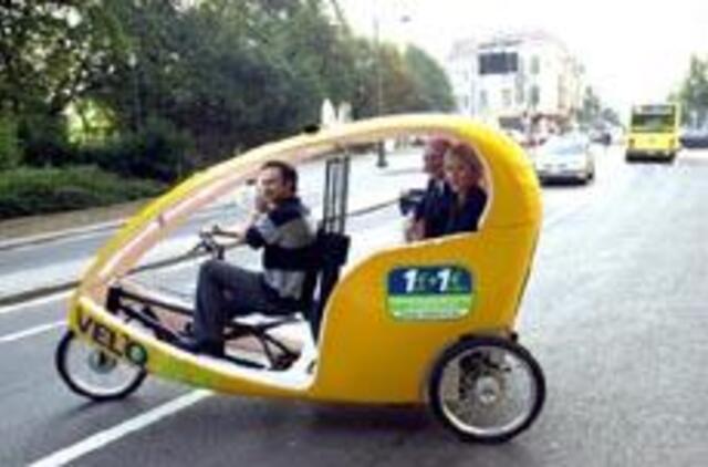 Velomobilio keleiviai apiplėšė vairuotoją