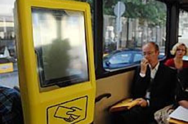 Prabilsiančiuose autobusuose - pažįstami balsai 