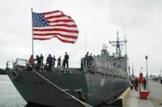 Į JAV karinį laivyną storuliai nepriimami