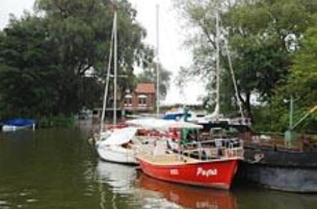 Kuro pylimas iš kanistrų kenkia labiau nei degalinė