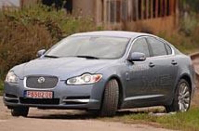 "Jaguar XF". "Jaguaras" mirė, tegyvuoja "jaguaras"