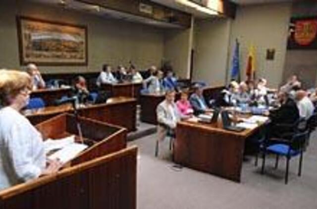 Politikų algos sujaukė protus