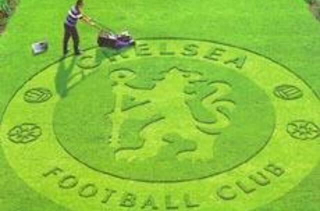 Anglijos futbolo pirmenybėse dvivaldystė išlieka