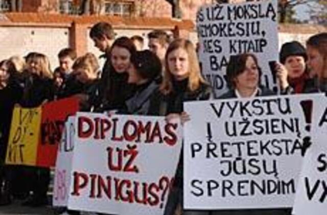 Universitetą iš finansinio liūno trauks studentai