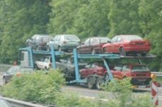 Rusija įveda 30 proc. muitą importuojamiems senesniems nei 1 metų automobiliams