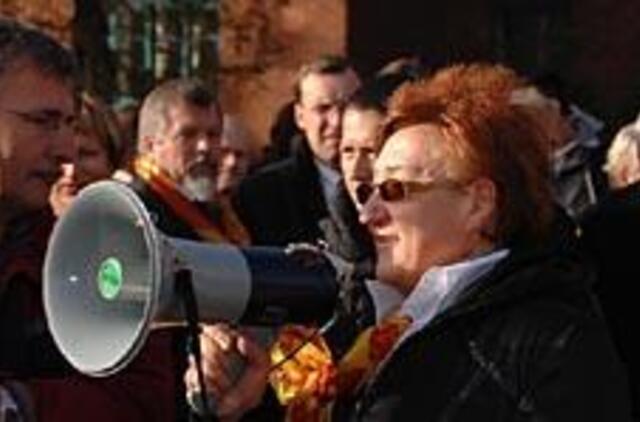 Alma mater rengiasi neterminuotam streikui