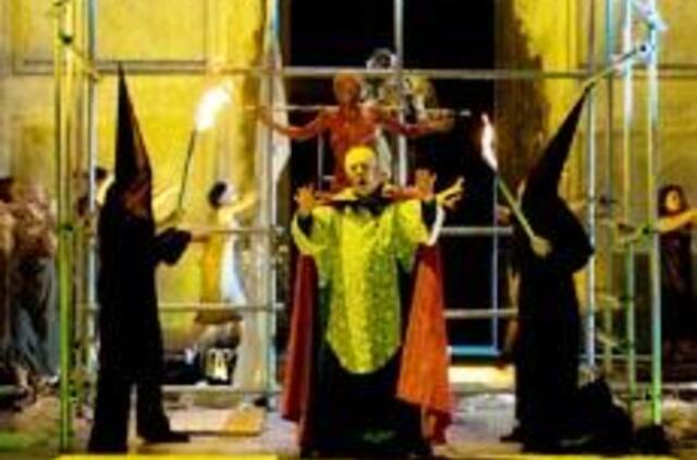 Didinamos teatrų ir koncertinių įstaigų kūrybinių darbuotojų kompensacijos