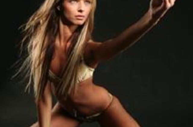 Mergaitė, kuri svajoja padebesiais