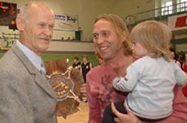 Žais tūkstantis šeimų