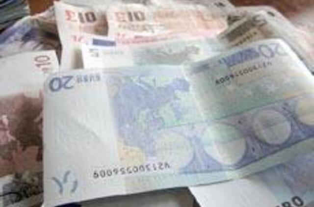 Svaras euro atžvilgiu atpigo iki rekordinio lygio