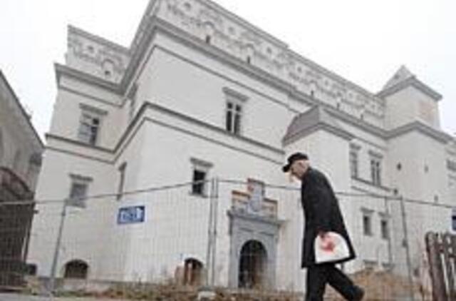 Valdžiai - proga užkimšti išlaidų rėtį