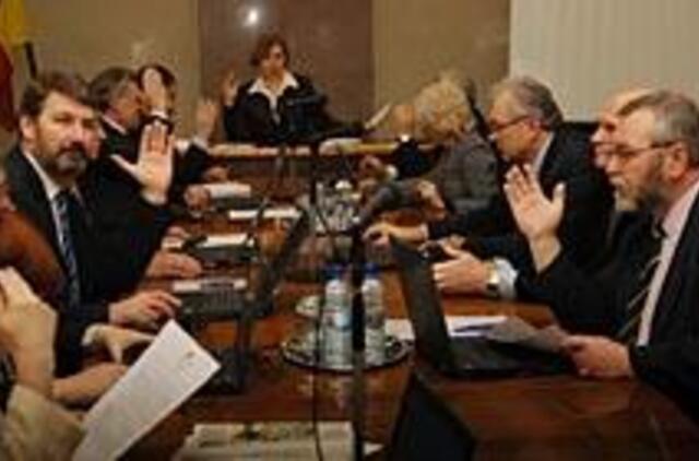 Politikai neteisėtai gautas algas "pamiršo"