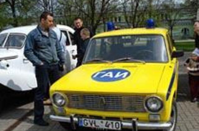 Senovinių automobilių fanas