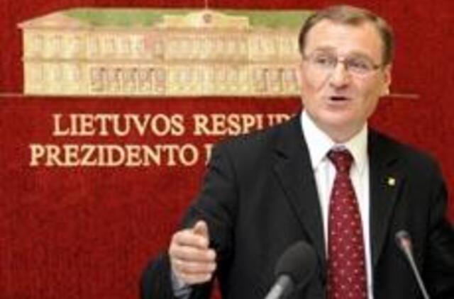 Ministras: medikų atlygimai neturi būti mažinami