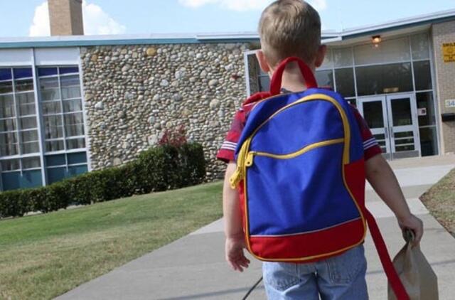 Mokykloje iš sūnaus šaiposi...