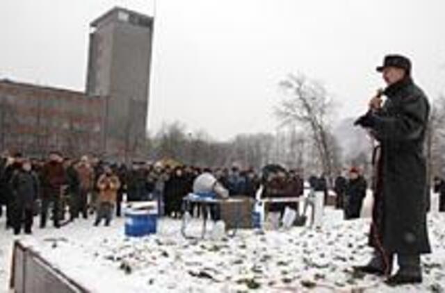 J. Burba mitinge lyginosi su Tadu Blinda 