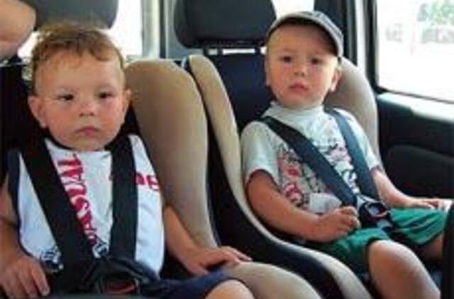 Britai nežino, kaip tinkamai vežti vaikus