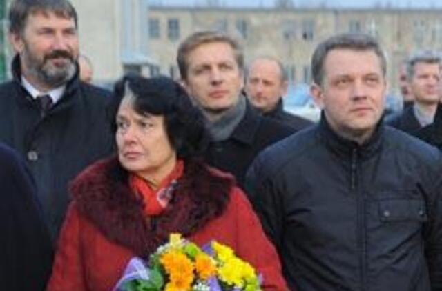 Uoste krenta vadovų galvos