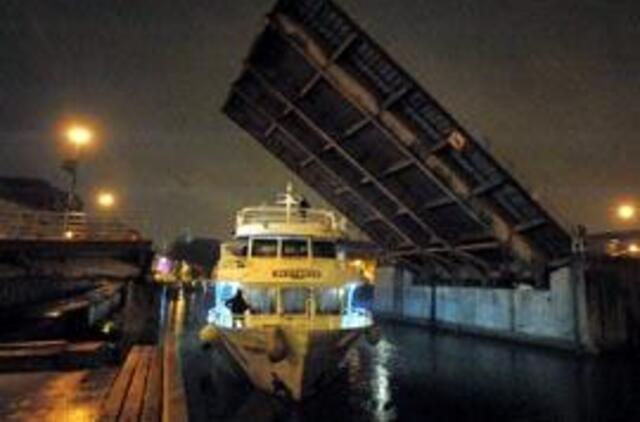 Biržos tiltas kyla lėčiau