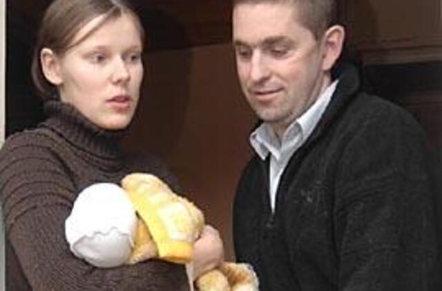 Gimusi ant asfalto broliuko nematys