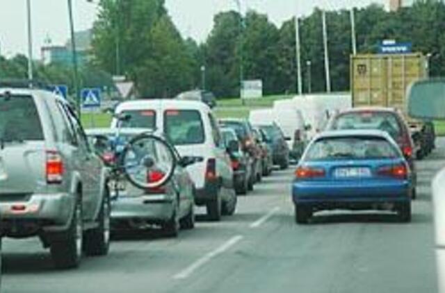 Triukšmingiems automobiliams maunamas apynasris